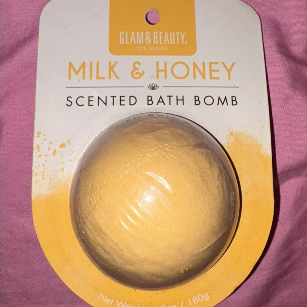 Glam & beauty milk and honey scented bath bomb